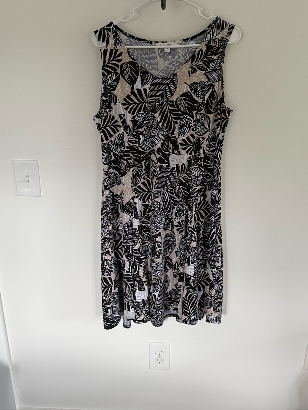 Studio Works Black & White Leaf-Print Midi Dress